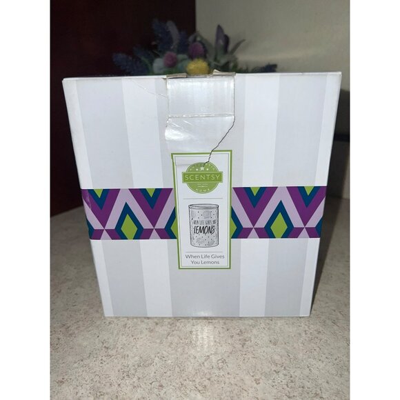 New Scentsy When Life Gives You Lemons Wax Warmer With Box - Yellow & White Cera - Picture 4 of 4